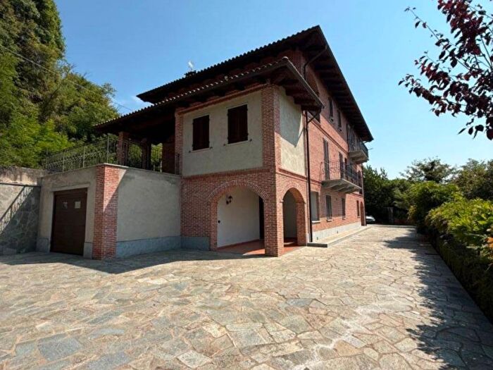 Casa quadrilocale in affitto in Via Vallese, Robella