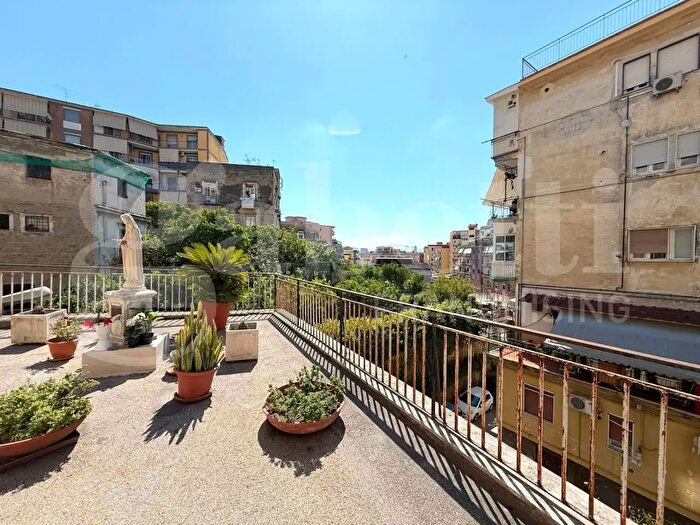 Appartamento quadrilocale in vendita in Via Michele Guadagno, Napoli