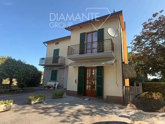 Casa con 5 locali in vendita in Castiglione Del Lago