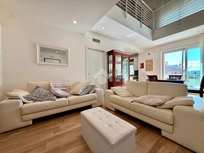 Appartamento quadrilocale in vendita in Via Oscar Laganà, Monopoli