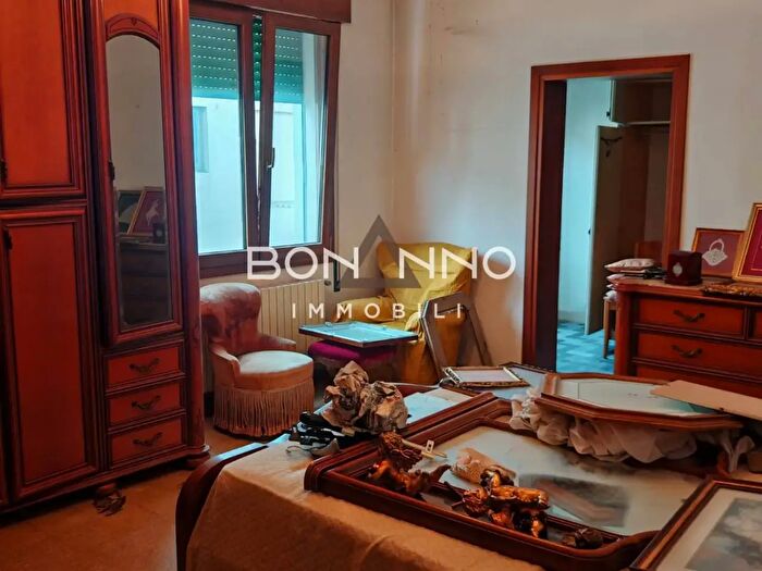 Appartamento con 6 locali in vendita in Via Colombo, Venezia