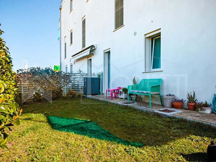 Appartamento trilocale in vendita in Via Lazzara Giovanni, Livorno