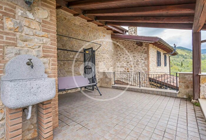 Casa quadrilocale in vendita in Via Camminate di Sopra, Sonnino