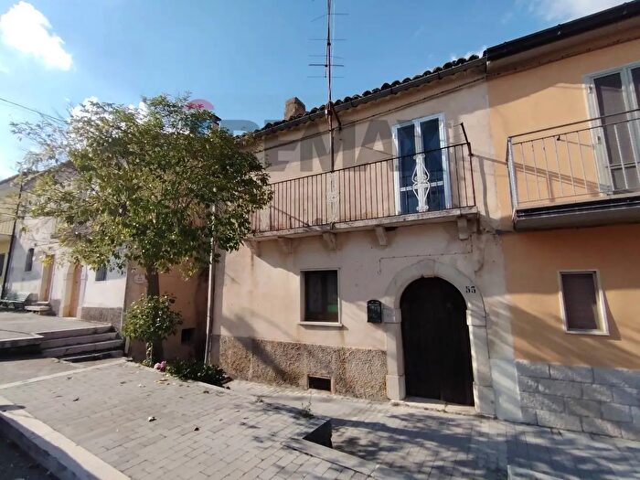 Casa con 8 locali in vendita in Corso Umberto I, Cercepiccola