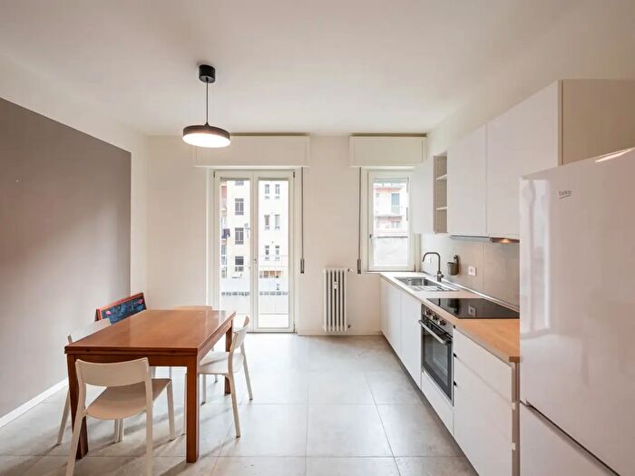 Appartamento trilocale in affitto in Via Cadibona, Milano