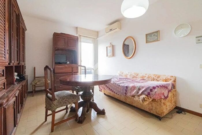 Appartamento bilocale in vendita in Via Etna, Carpi