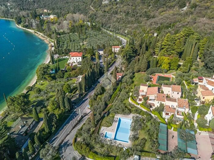 Appartamento trilocale in vendita in Via Guglielmo Marconi, Garda