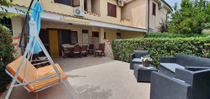 Casa quadrilocale in vendita in Mandatoriccio Cda Aprocello Villaggio Happy Holidays, Crosia