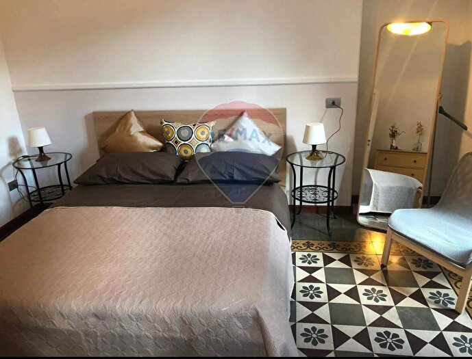 Appartamento con 6 locali in vendita in Via Ughetti, Catania