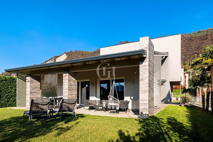 Casa con 10 locali in vendita in Sarnico