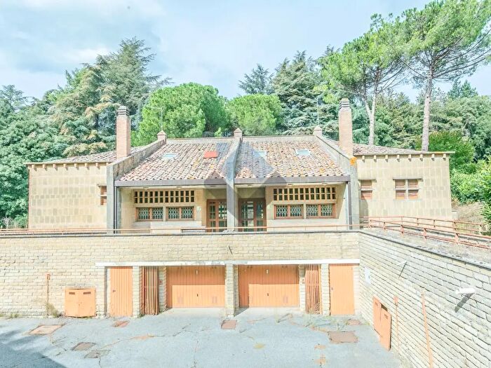 Casa con 8 locali in vendita in Via Tuscolana, Grottaferrata