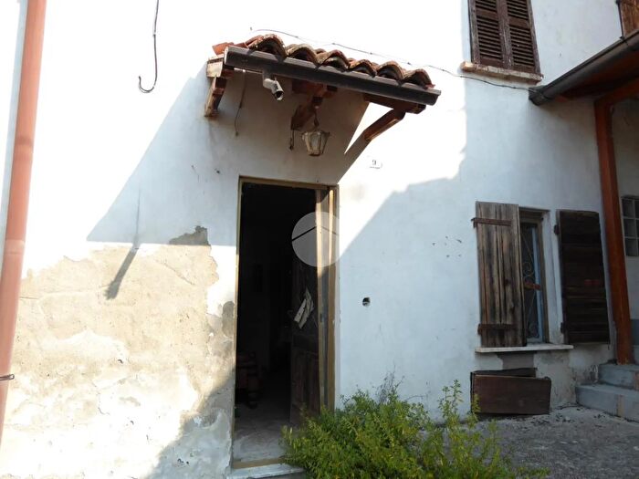 Casa quadrilocale in vendita in Frazione Figale, Montu Beccaria