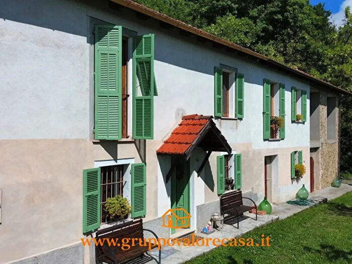 Casa con 7 locali in vendita in Melazzo