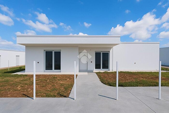 Casa quadrilocale in vendita in Contrada Marcianese, Lanciano