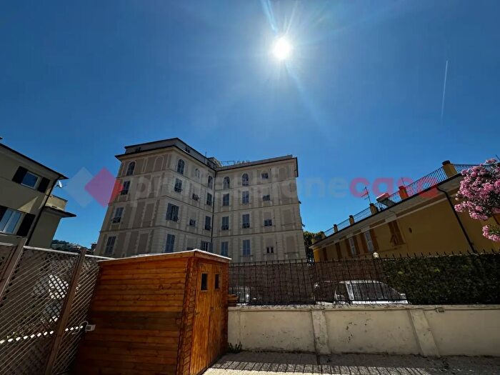 Appartamento trilocale in vendita in Via Kassala, Genova