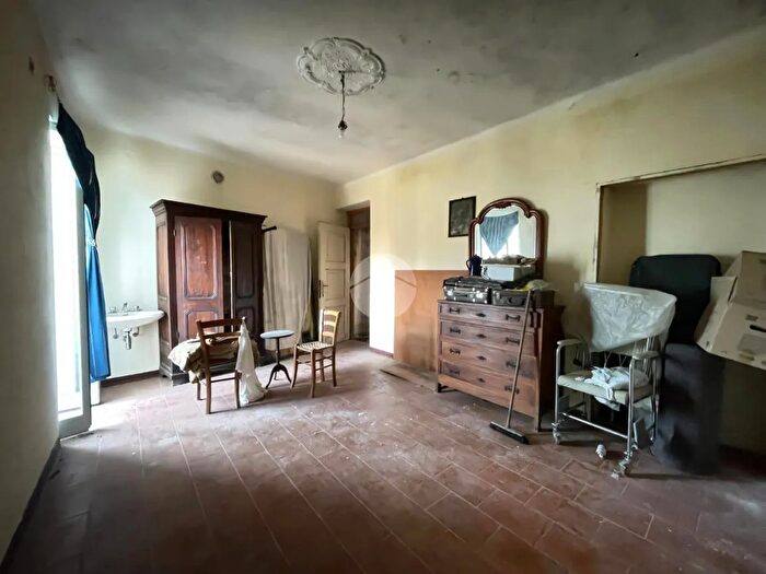 Appartamento quadrilocale in vendita in Piazza De Sonnaz, Baiardo