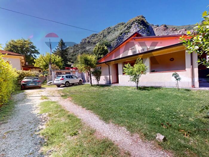 Casa con 10 locali in vendita in Vicolo della Cava, Camaiore