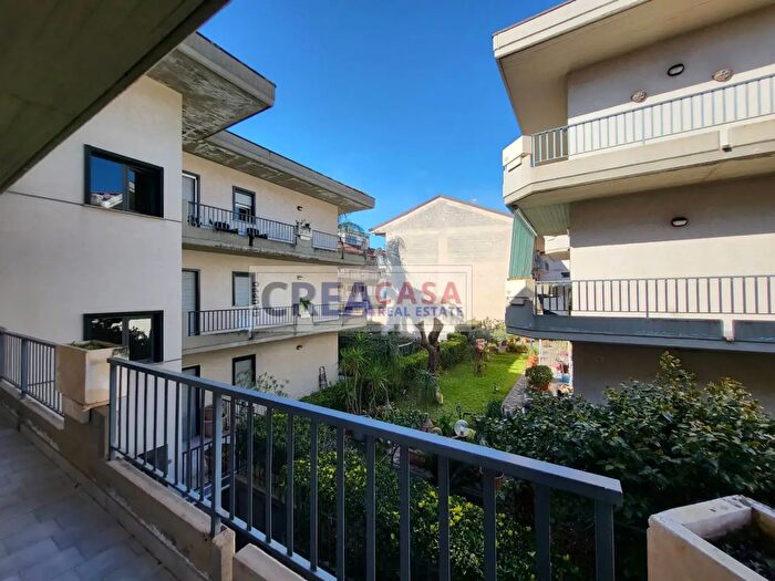 Appartamento con 6 locali in vendita in Via Federico De Roberto, Mascali