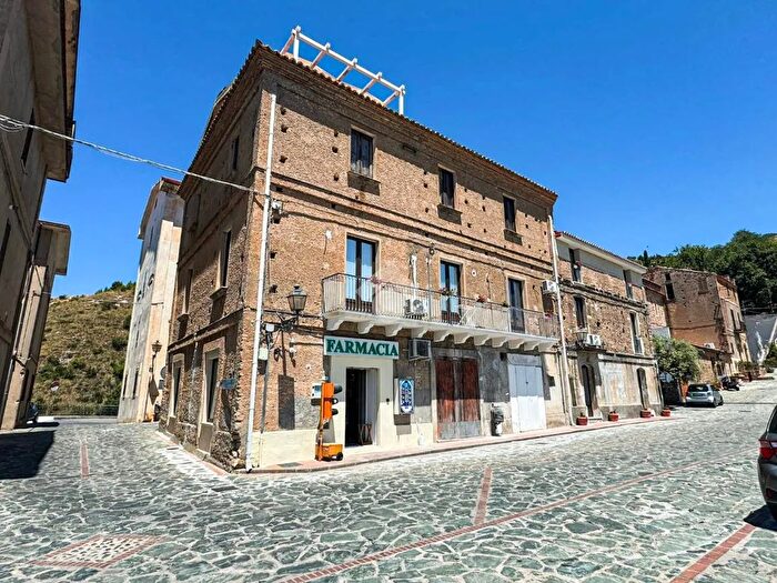 Appartamento trilocale in vendita in Via Garibaldi, Belmonte Calabro