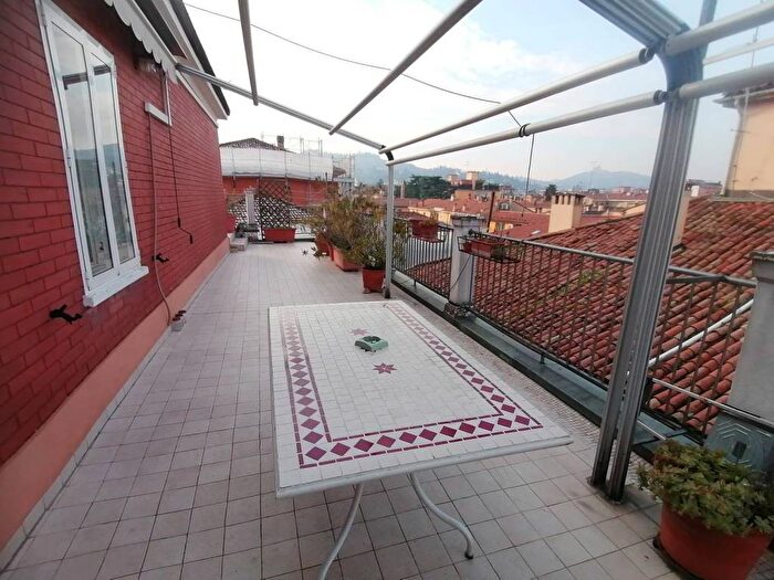 Appartamento trilocale in affitto in Via del Pratello, San Felice, Bologna