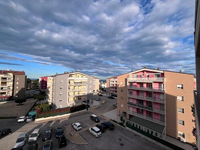 Appartamento trilocale in affitto in Via delle Acacie, Centro, Termoli