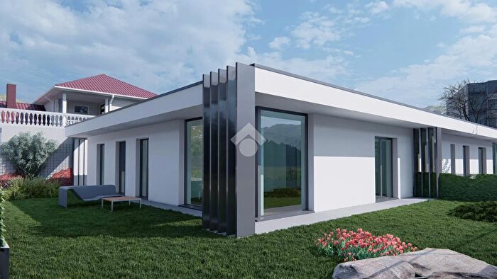 Casa trilocale in vendita in Via Leonardo da Vinci, Arcisate