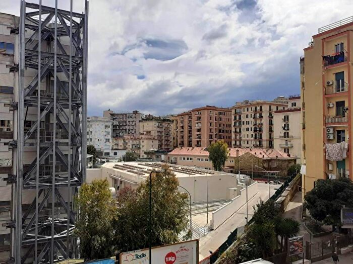 Appartamento con 6 locali in affitto in Via Sebastiano Conca, Arenella, Napoli