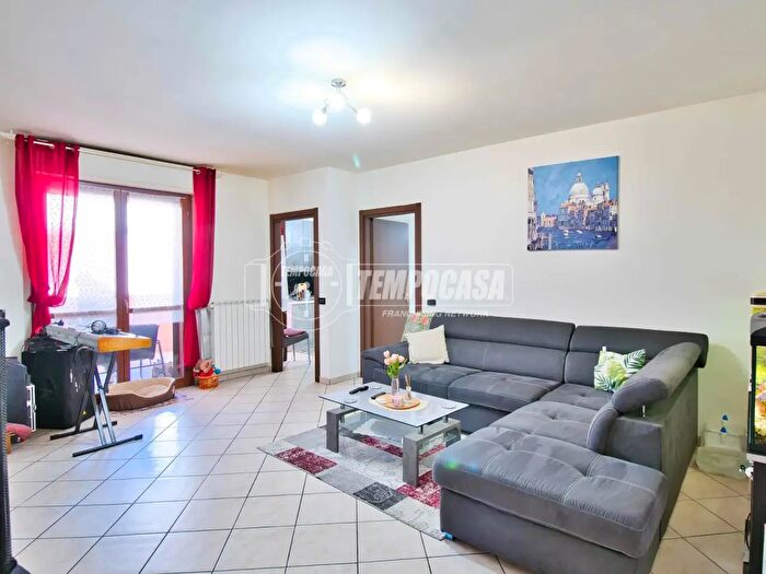 Appartamento trilocale in vendita in Trecate