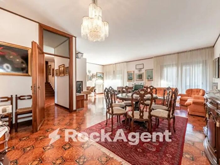 Casa con 6 locali in vendita in Via Torino, Selvazzano Dentro