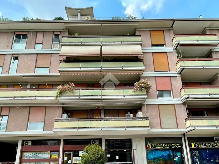 Appartamento quadrilocale in vendita in Via Valosa di Sopra, Monza