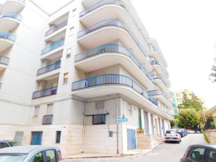 Appartamento con 6 locali in vendita in Via Bertani Traversa, Martina Franca