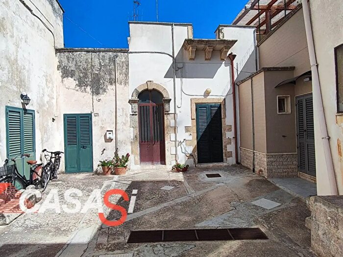 Casa quadrilocale in vendita in Via Roma, Uggiano La Chiesa