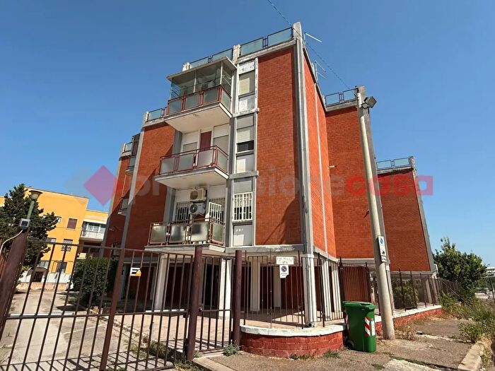Appartamento trilocale in vendita in Via Enrico Millo, Taranto