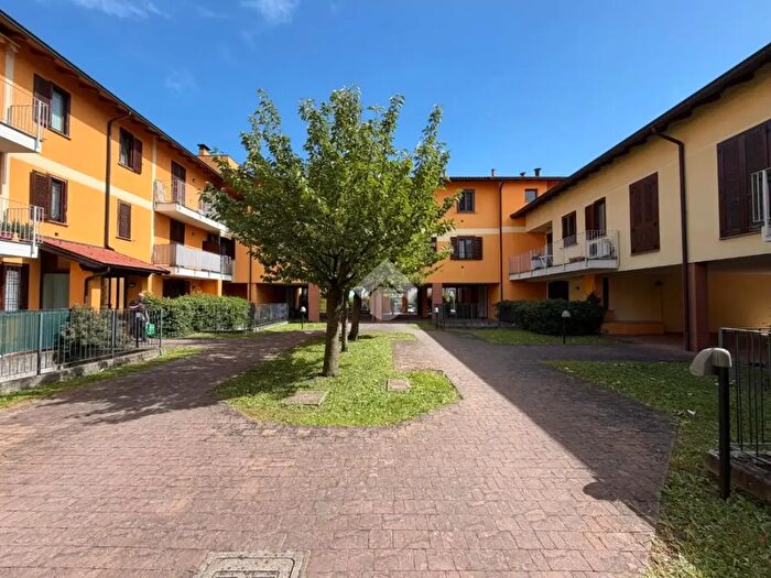 Appartamento trilocale in vendita in Via Cascina S Giuseppe, Bussero