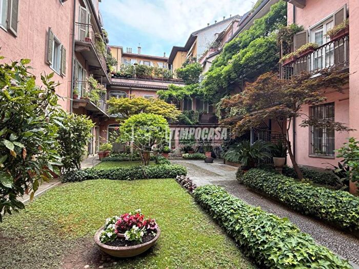 Appartamento bilocale in affitto in Via della Rocca, Torino