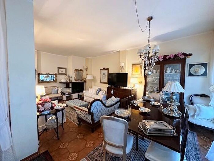 Appartamento con 6 locali in vendita in Massarosa