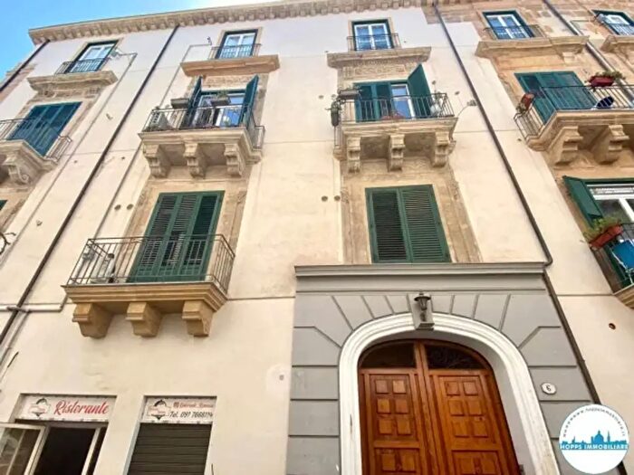 Appartamento quadrilocale in affitto in Via Porta di Castro, Palermo