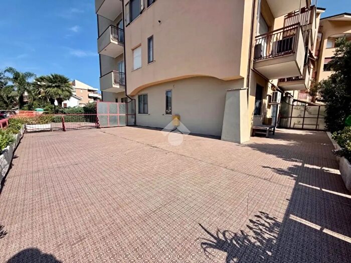 Appartamento trilocale in vendita in Via G Rattalino, Andora