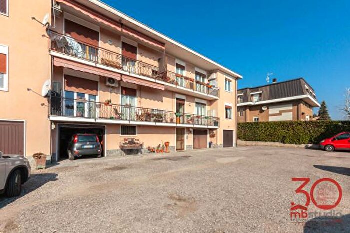 Appartamento trilocale in vendita in Via Giosuè Carducci, Gornate Olona