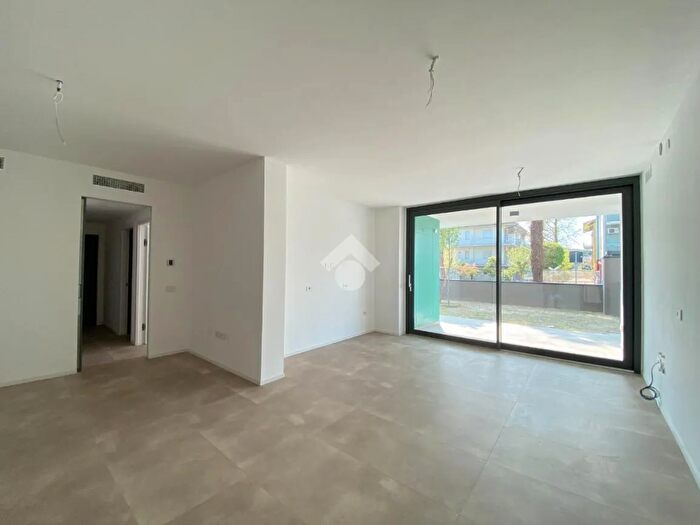 Appartamento quadrilocale in vendita in Via Venere, Cervia