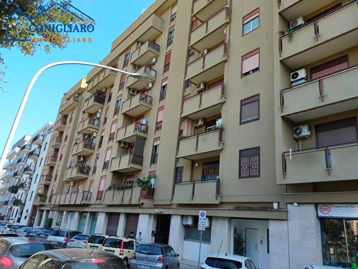 Appartamento con 11 locali in vendita in Via Francesco Speciale, Palermo