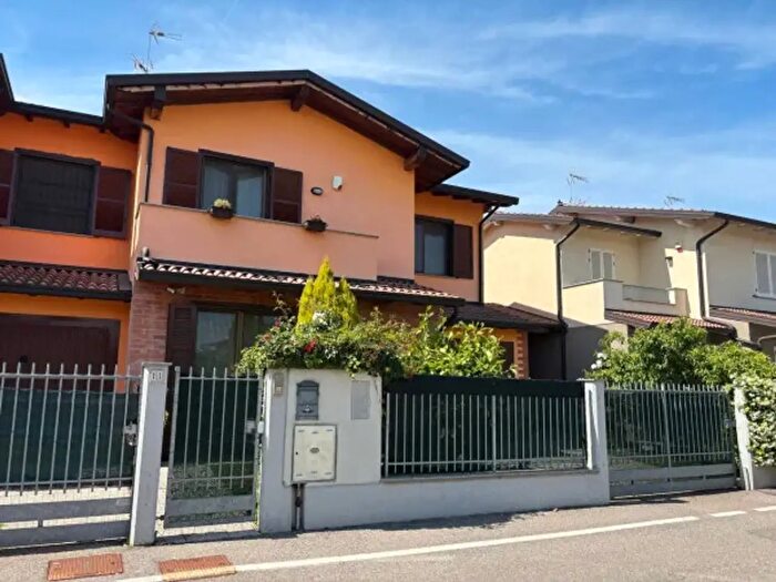 Casa quadrilocale in vendita in Via Cristina Trivulzio di Belgioioso, Motta Visconti