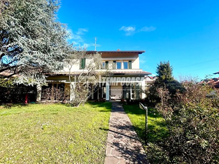 Casa con 6 locali in vendita in Via Monte dei Gobbi, Mozzo