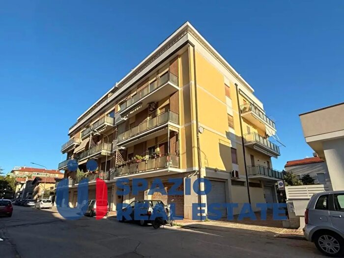 Appartamento con 5 locali in vendita in Via Carlo Pisacane, Pescara
