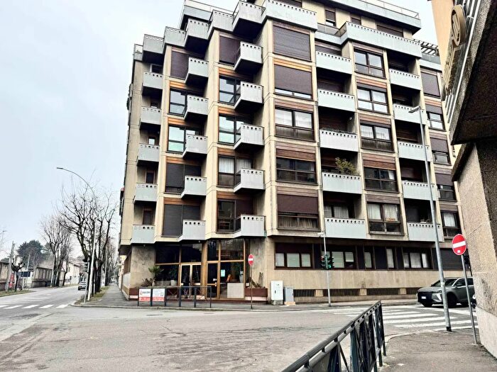 Appartamento trilocale in vendita in Via Venezia, Busto Arsizio