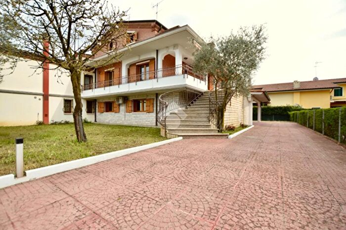 Casa con 5 locali in vendita in Via Donato Bramante, San Dona Di Piave