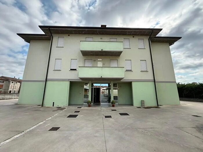 Appartamento con 6 locali in vendita in Via Belfiore, Casaloldo