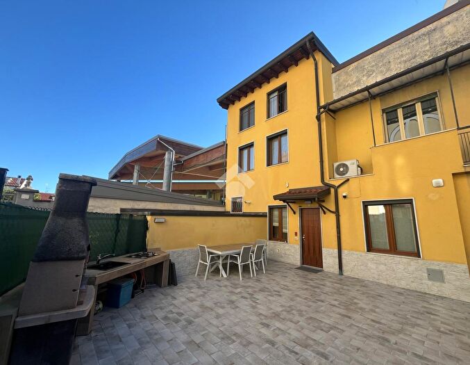 Casa trilocale in vendita in Via Garavaglia, Bareggio