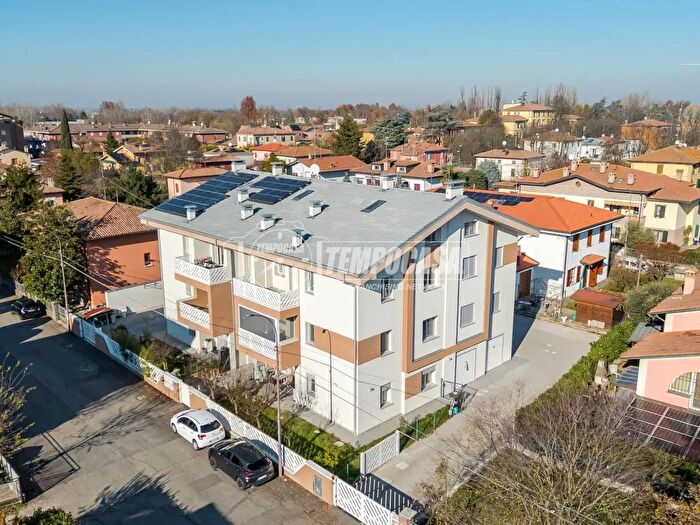 Appartamento trilocale in vendita in Via De Zaiacomo, San Pietro In Casale