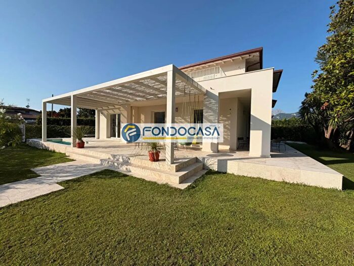 Casa con 7 locali in vendita in Via XX Settembre, Forte Dei Marmi